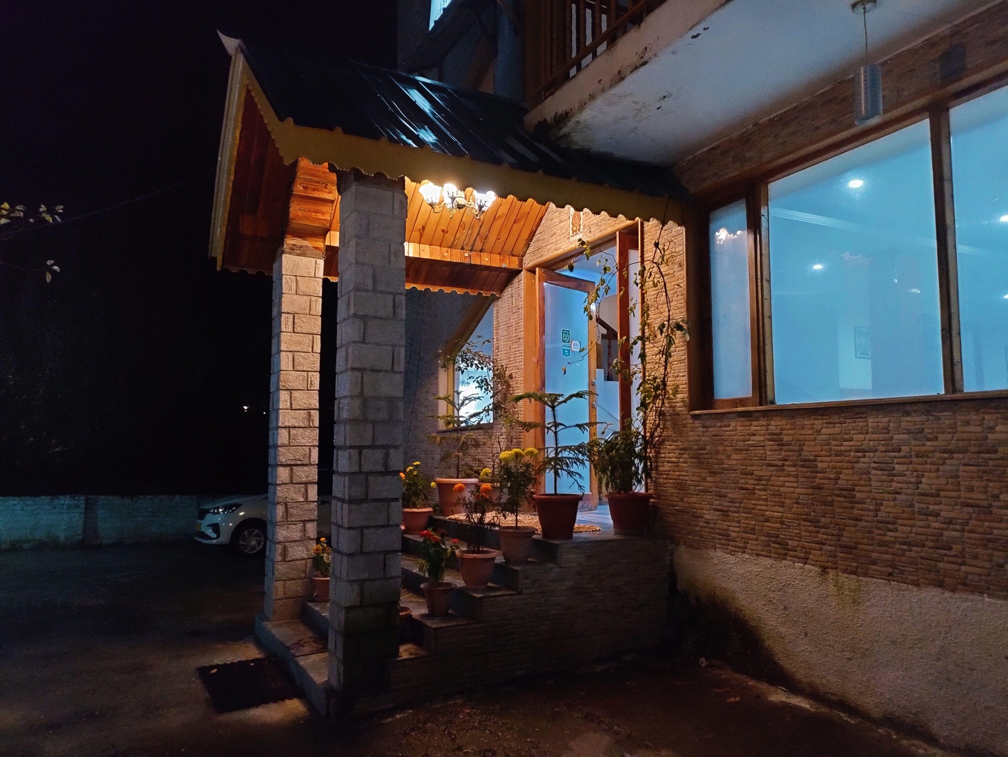 Hotel Mountain Face By Snow City Hotels - Manali (Himachal Pradesh) — Photos 2