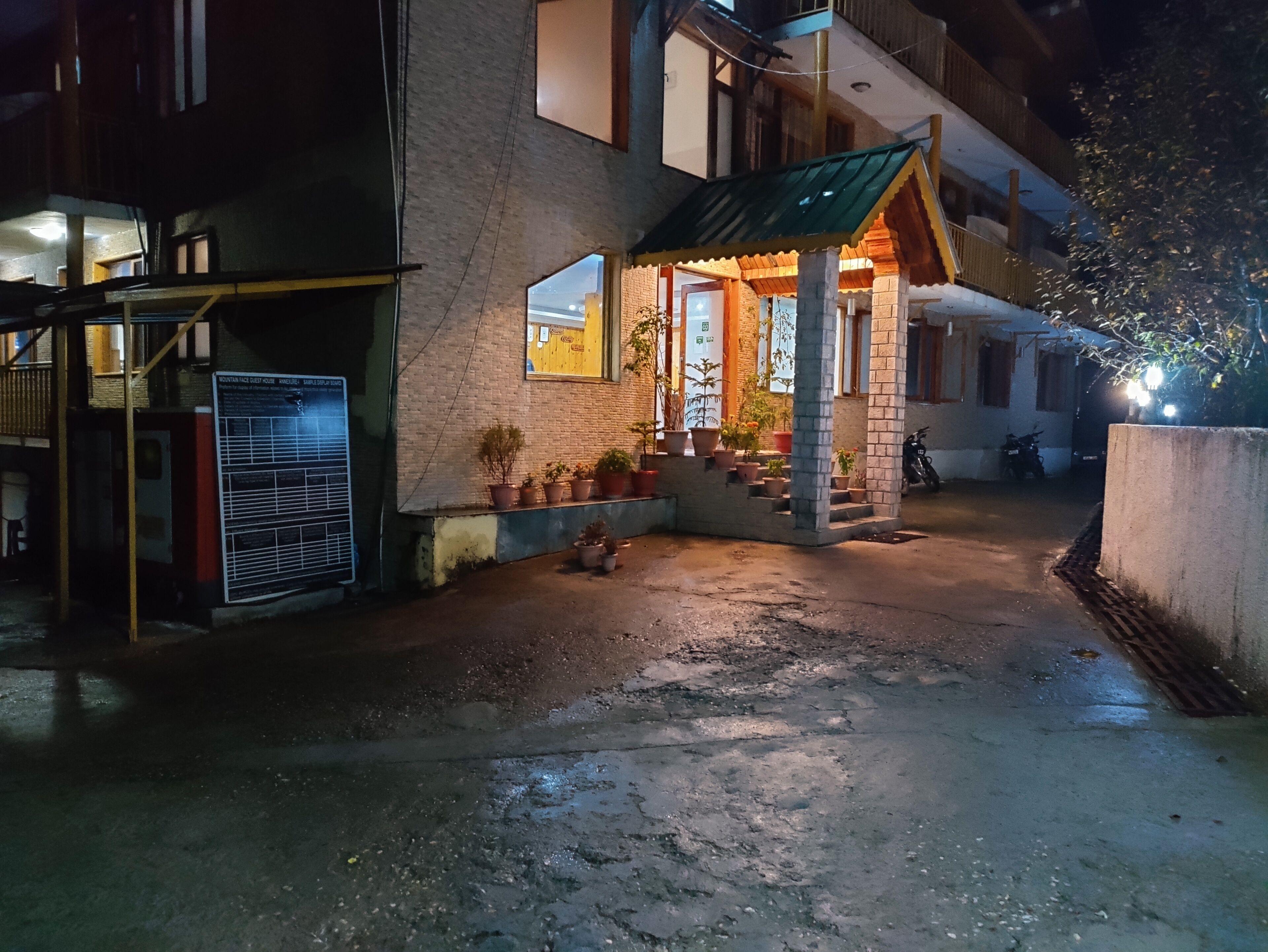 Hotel Mountain Face By Snow City Hotels - Manali (Himachal Pradesh) — Photos 1